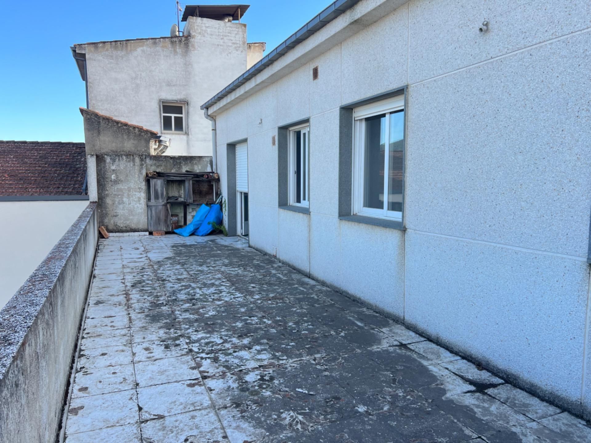 Vista exterior de Pis en venda en Verín amb Calefacció, Jardí privat i Terrassa