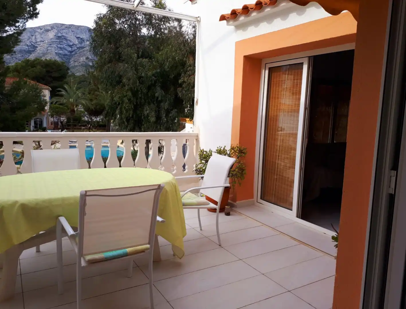 Apartment with pool to rent in Las Rotas / Les Rotes