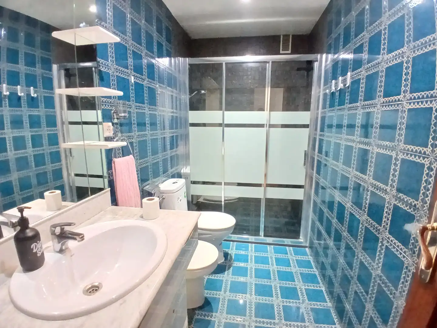Bathroom of Flat for sale in Barcelona  with Air Conditioner, Heating and Parquet flooring