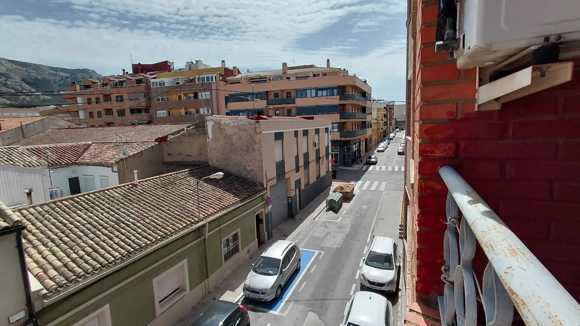 Vista exterior de Pis en venda en Villena amb Balcó