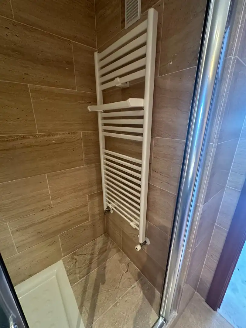 Baño de Piso de alquiler en Alicante / Alacant con Aire acondicionado y Piscina comunitaria