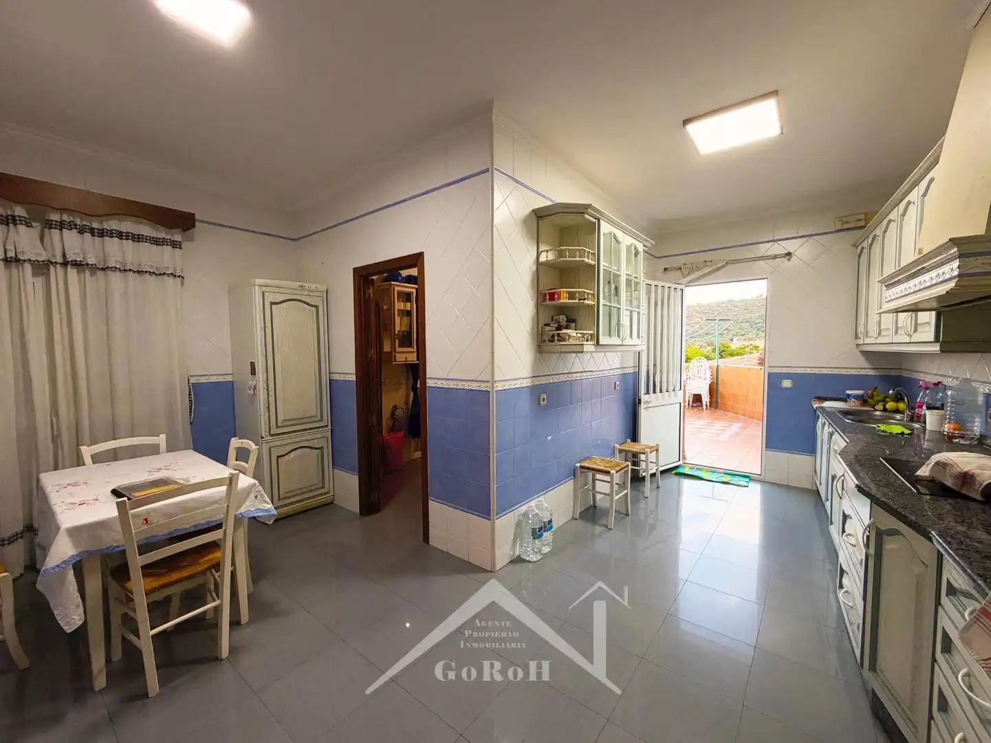 Cocina de Edificio en venta en Almadén de la Plata, Sevilla
