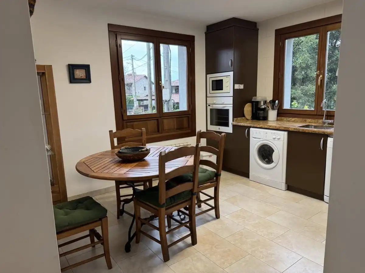 Cuina de Casa o xalet en venda en Llanes amb Calefacció, Jardí privat i Terrassa