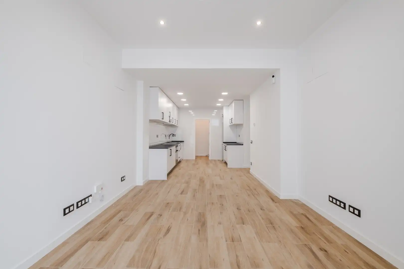 Küche von Wohnung zur Miete in Madrid mit Heizung, Ofen und Waschmaschine