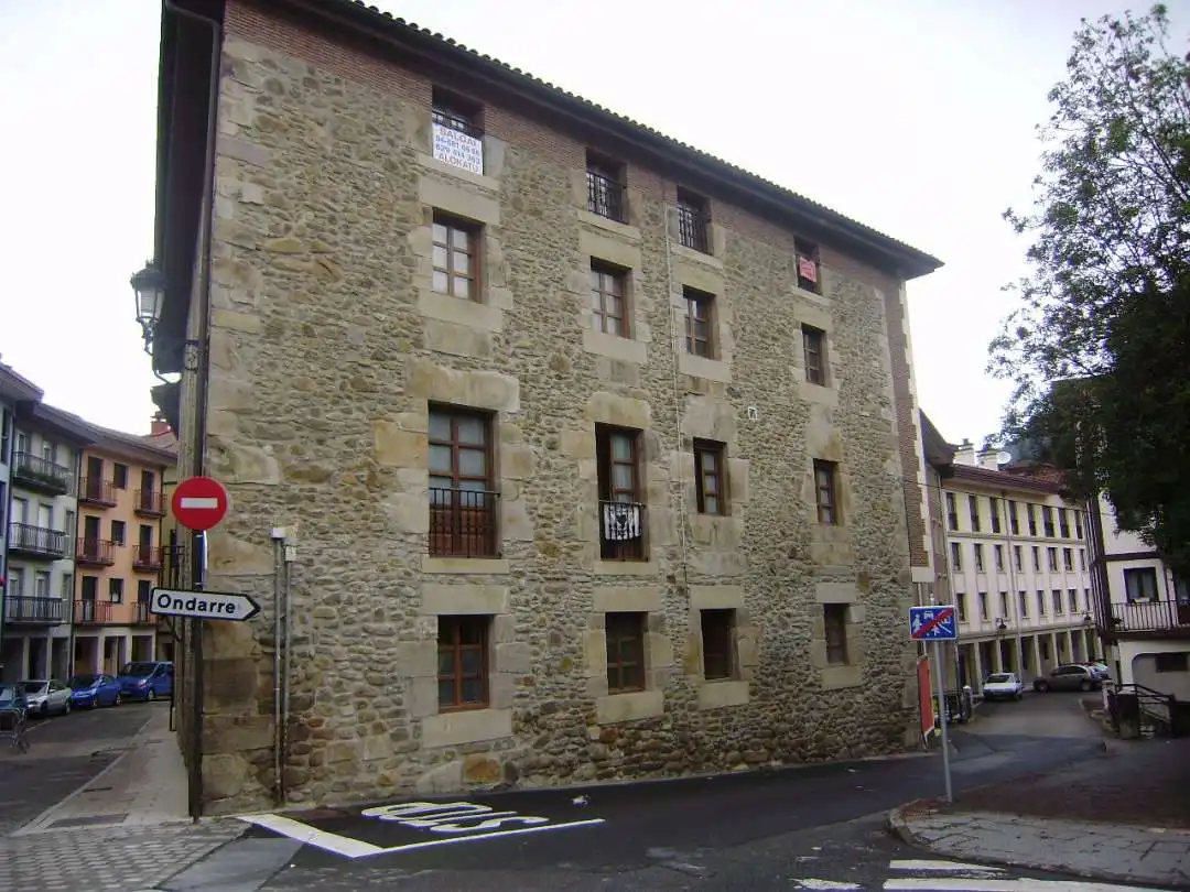 Vista exterior de Dúplex en venta en Antzuola con Calefacción