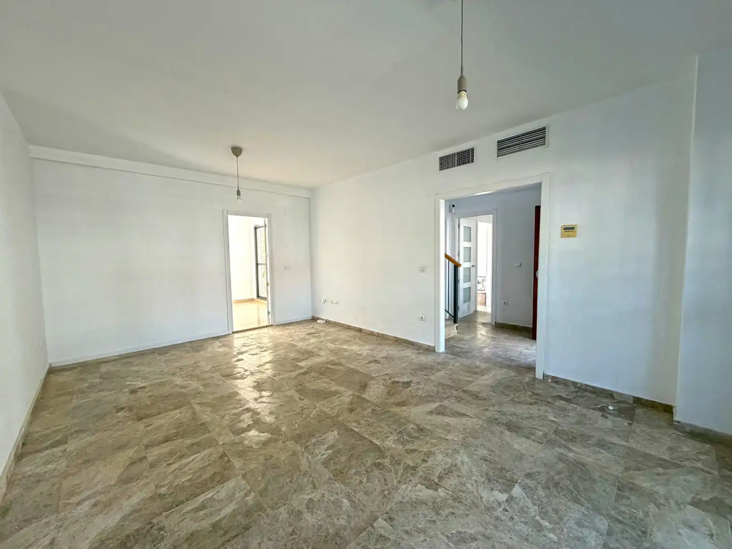 Casa adosada en venda en Mairena del Aljarafe amb Aire condicionat, Calefacció i Traster