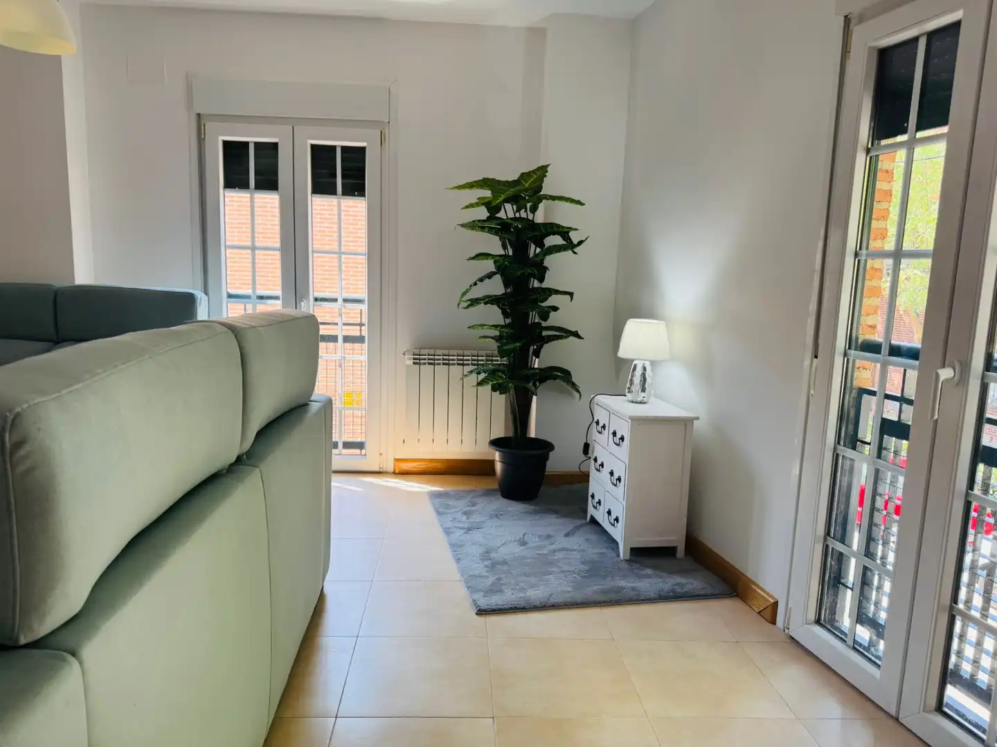 Living room of Duplexes for rent in Sevilla la Nueva  with Air Conditioner, Heating and Storage room