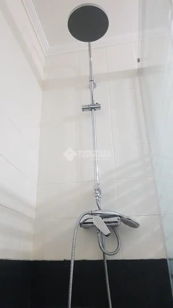 Bany de Pis en venda en Sevilla amb Aire condicionat
