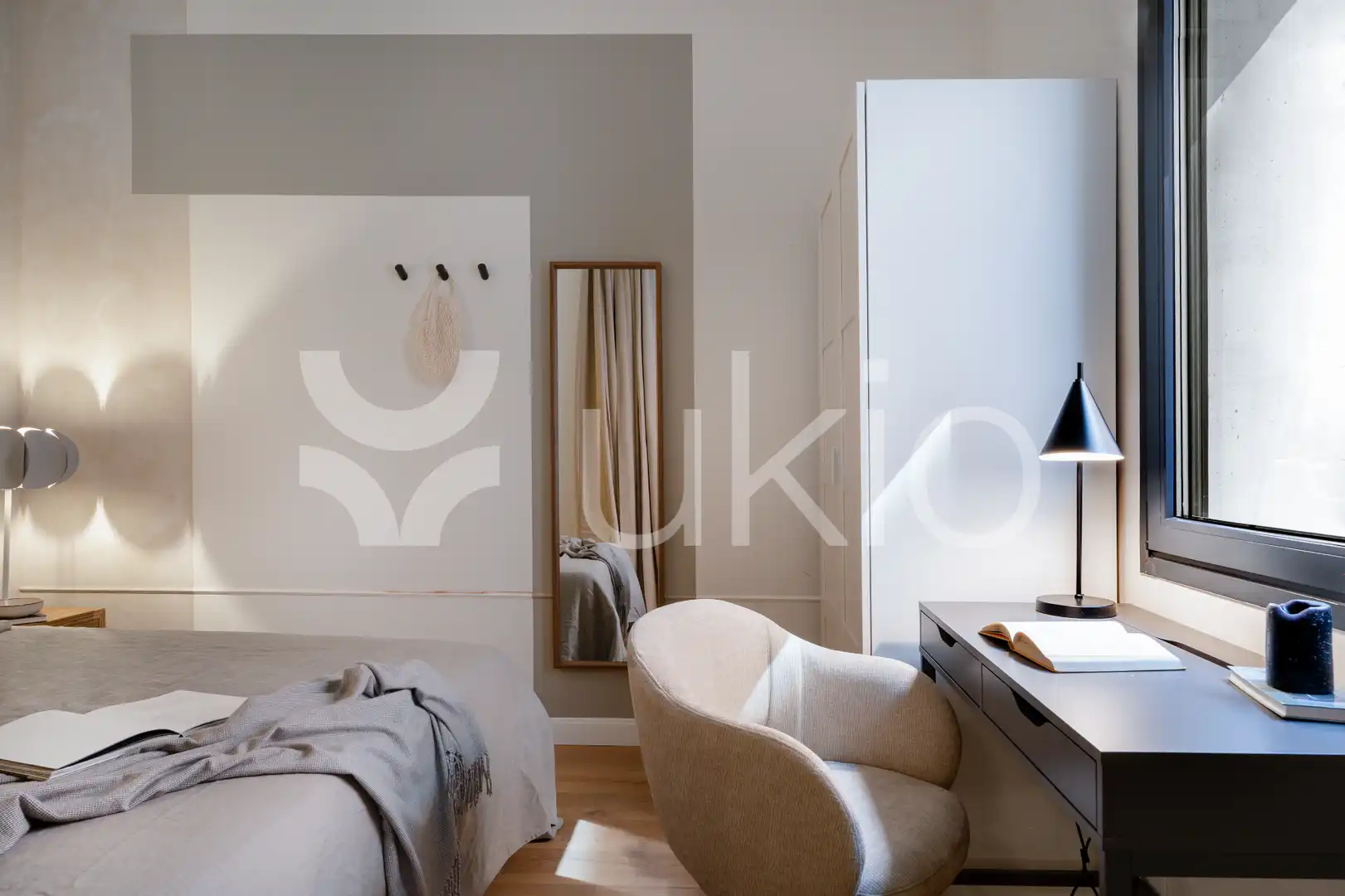 Dormitori de Apartament de lloguer en Madrid amb Aire condicionat, Calefacció i Moblat
