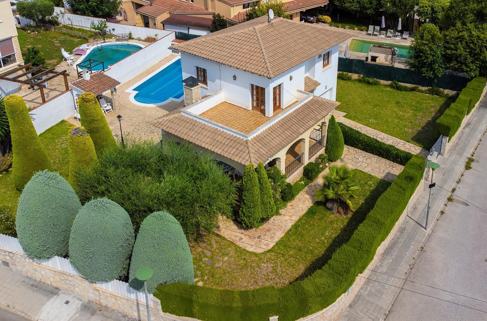 Vista exterior de Casa o xalet en venda en El Vendrell amb Aire condicionat, Jardí privat i Terrassa
