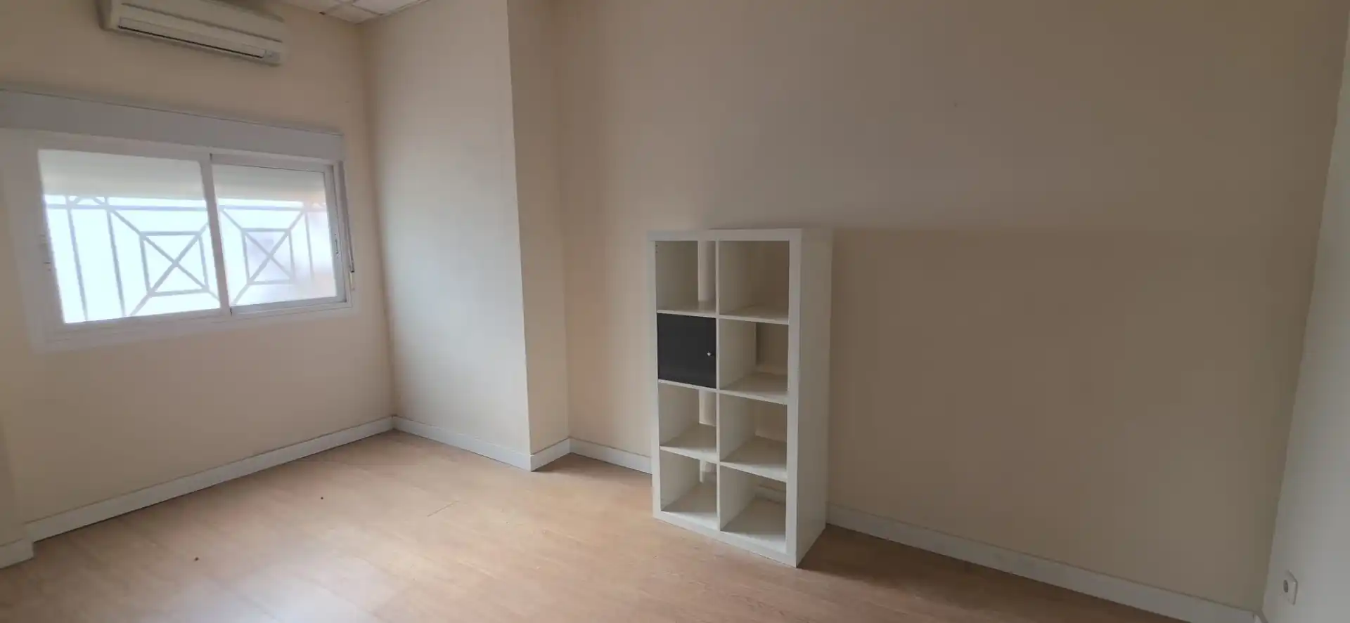 Habitación de Local en venta en Pinto con Aire acondicionado