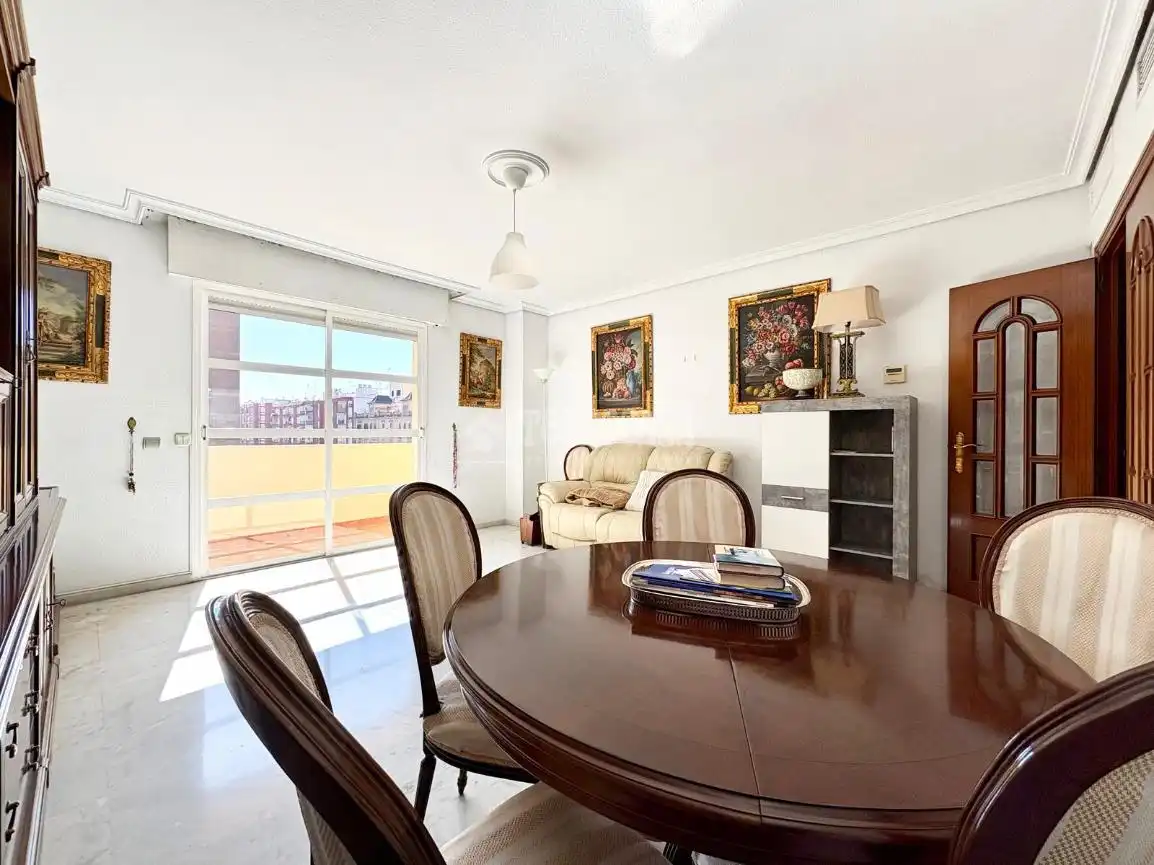 Vista exterior de Piso en venta en Sevilla con Aire acondicionado, Calefacción y Terraza