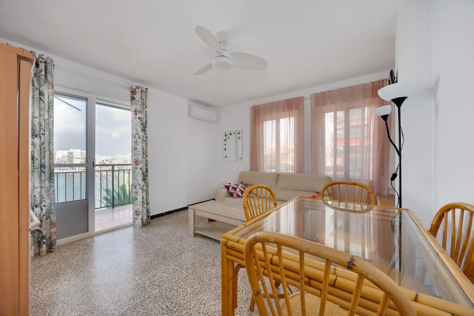 Sala d'estar de Pis en venda en Torrevieja amb Aire condicionat i Terrassa