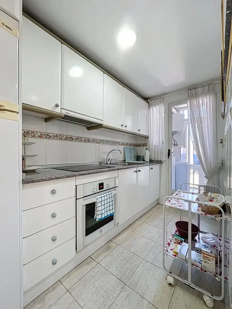 Cocina de Piso en venta en Benidorm con Aire acondicionado, Calefacción y Jardín privado