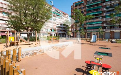 Vista exterior de Pis en venda en El Prat de Llobregat amb Forn i Balcó
