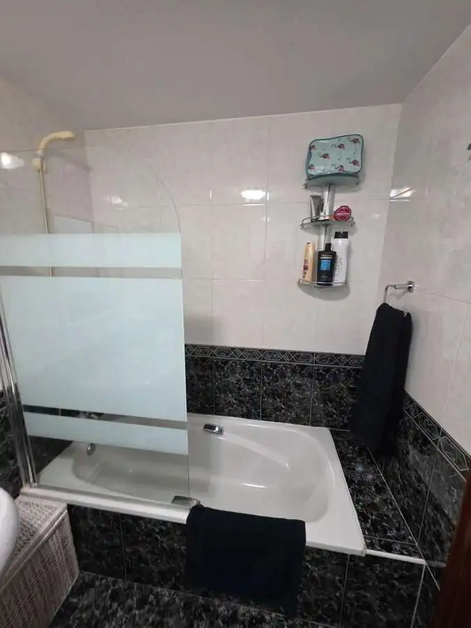 Bany de Pis en venda en Avilés amb Calefacció i Traster