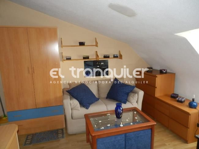 Living room of Study to rent in  Madrid Capital  with Air Conditioner and Furnished