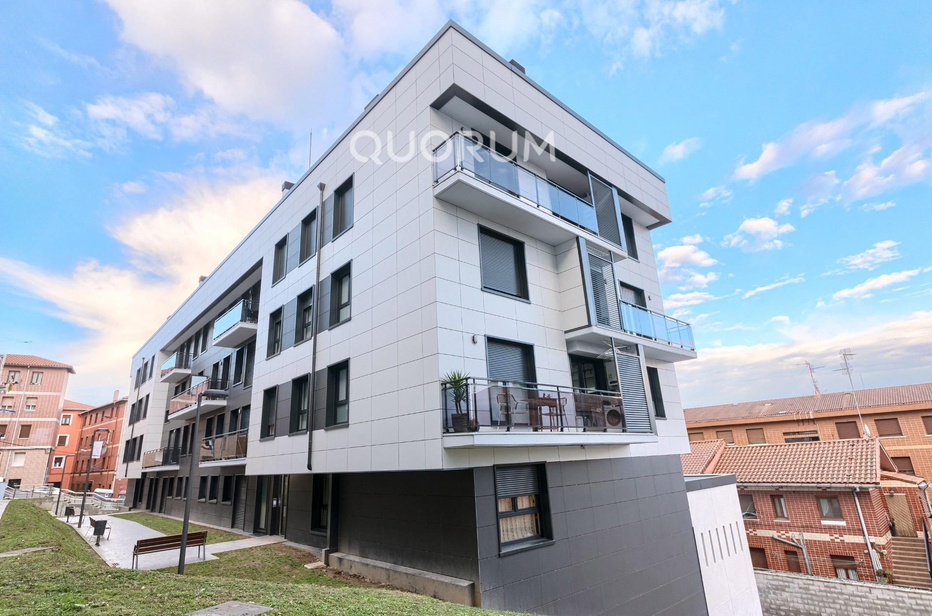 Vista exterior de Pis en venda en Basauri  amb Traster, Moblat i Balcó