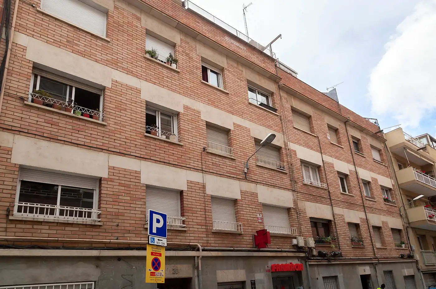 Exterior view of Attic for sale in  Barcelona Capital  with Air Conditioner, Heating and Terrace