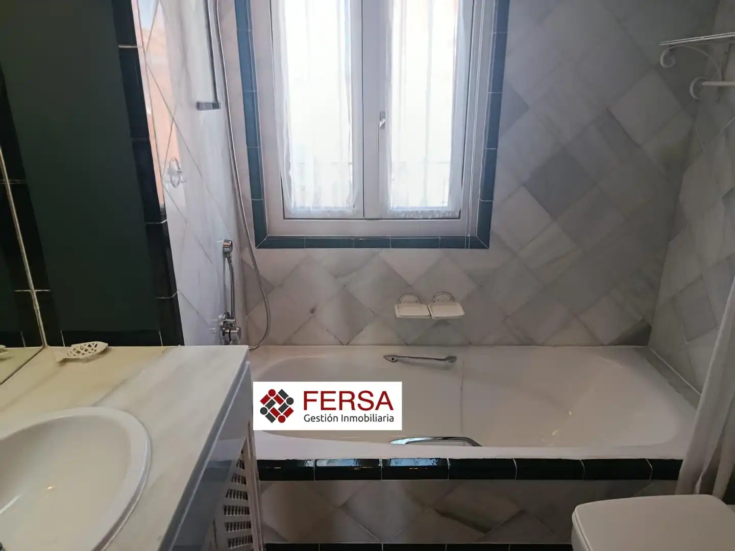 Bathroom of Apartments for rent in El Puerto de Santa María  with Terrace, Storage room and Furnished