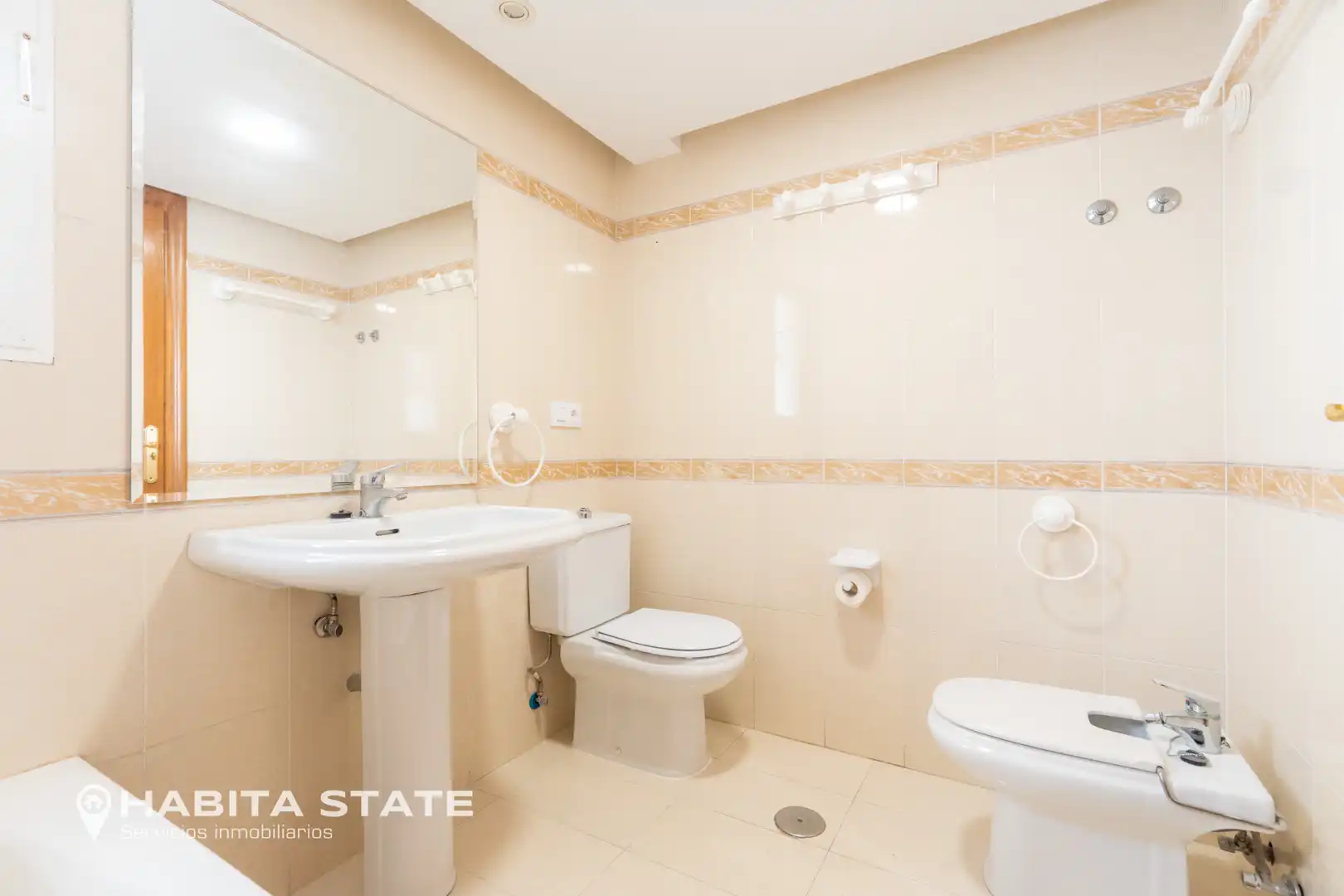 Bathroom of Flat for rent in Almería  with Air Conditioner, Heating and Terrace