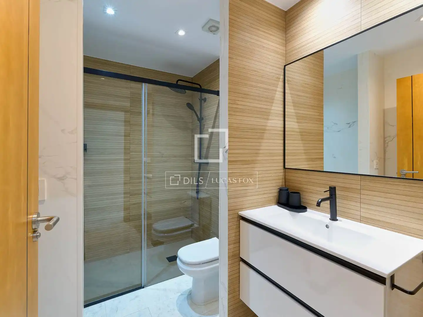 Bathroom of Flat for sale in Almuñécar  with Air Conditioner, Terrace and Swimming Pool