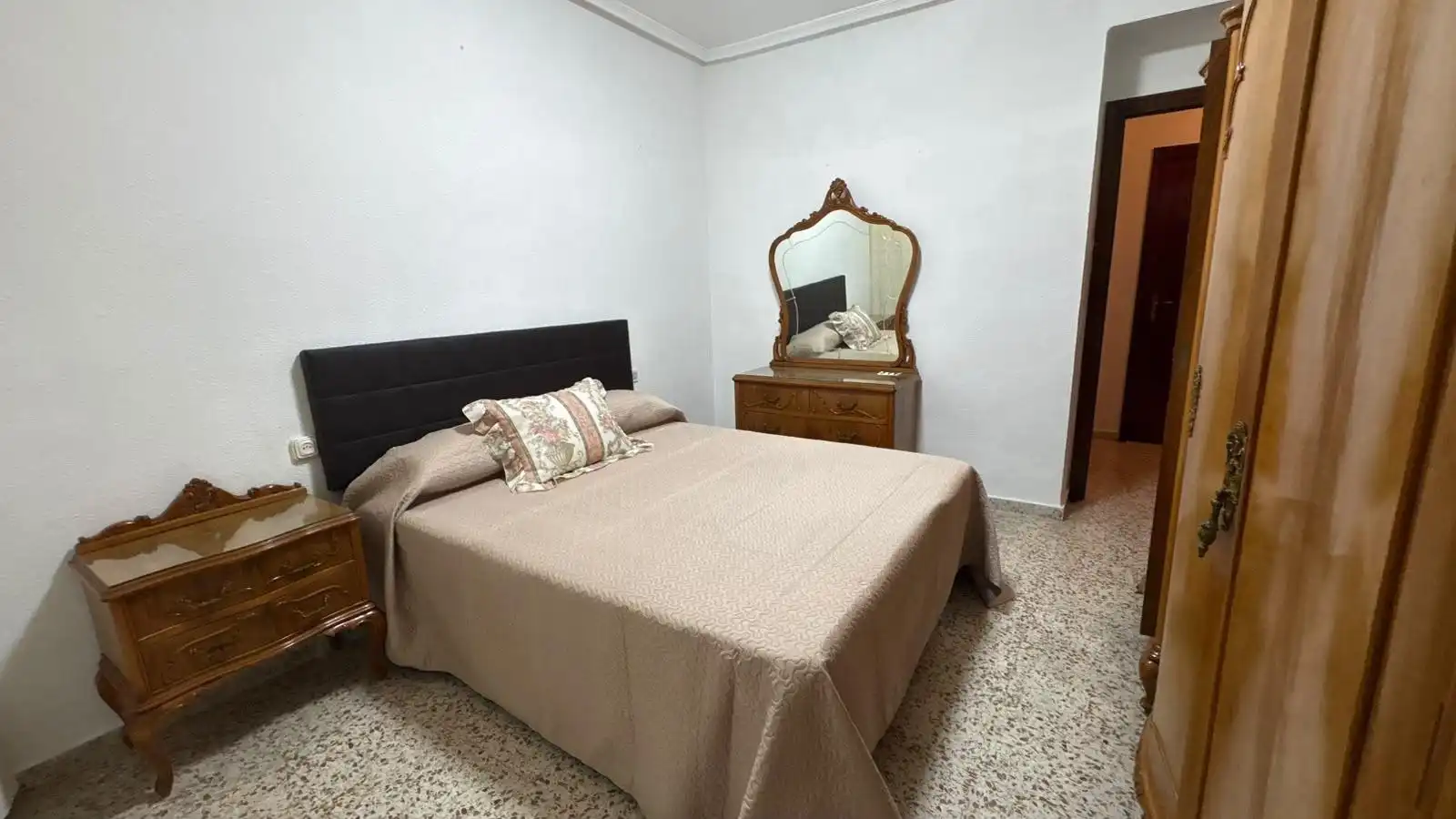 Schlafzimmer von Wohnung zur Miete in Elda mit Klimaanlage, Möbliert und Balkon