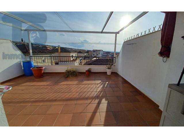 Casa adosada en Venta en Calle junto a san Leonardo en La Zubia Ciudad