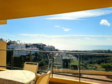 Piso con piscina en venta en Cristóbal Colón 5