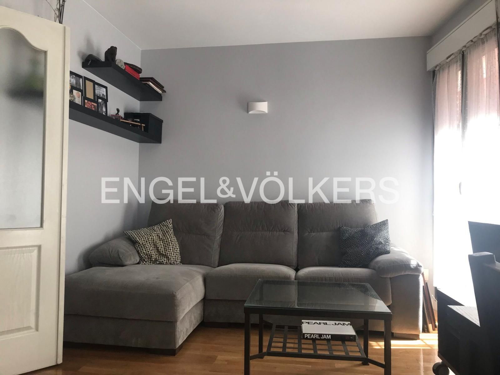 Sala d'estar de Apartament de lloguer en  Madrid Capital amb Aire condicionat, Calefacció i Parquet