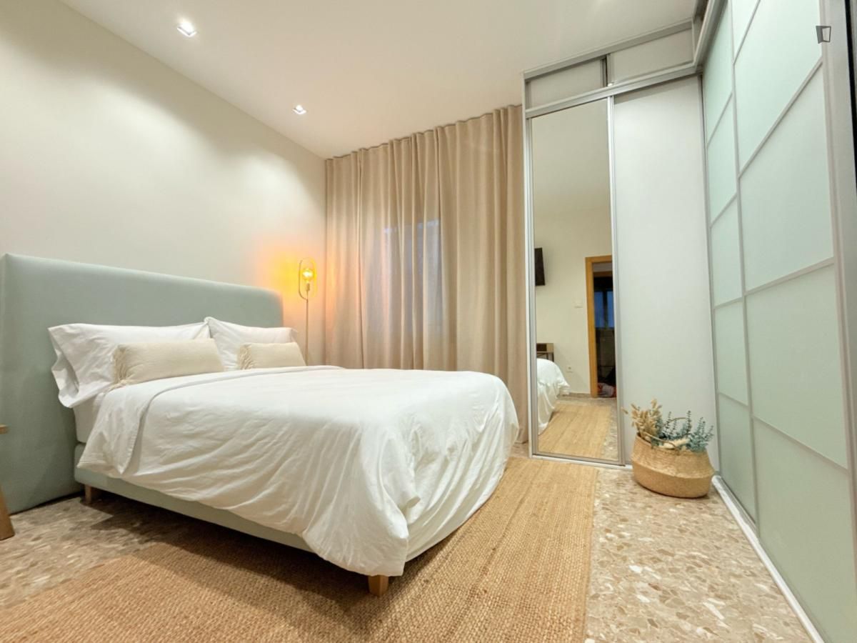 Bedroom of Apartment to share in  Valencia Capital  with Air Conditioner, Heating and Furnished