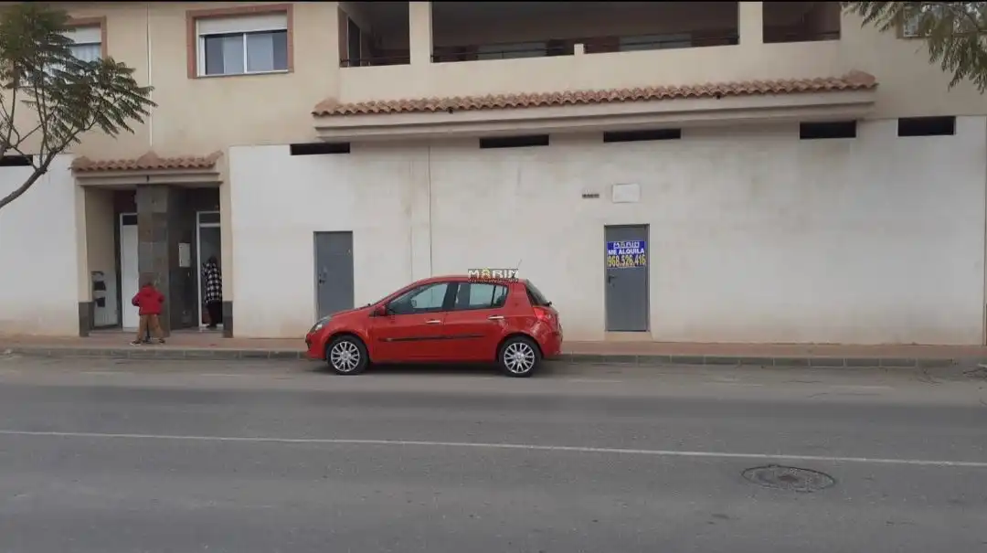 Local comercial de lloguer a Avenida Baltasar Garzón