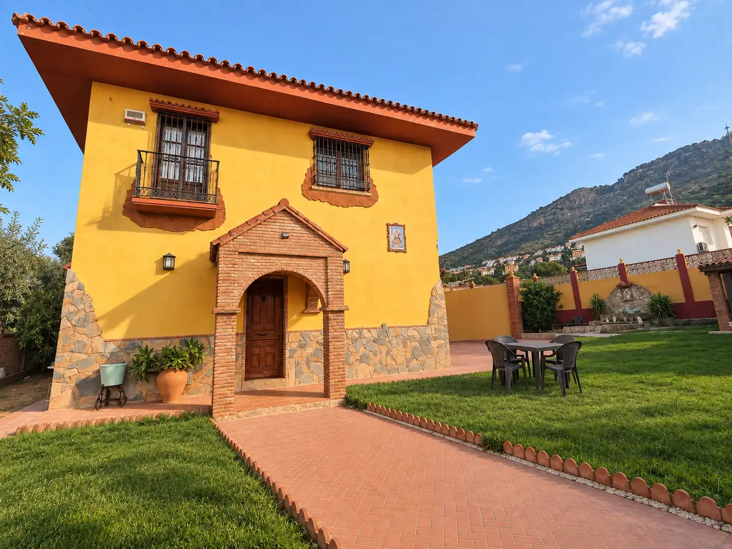 Chalet con terraza en venta en Manantiales - Lagar - Cortijo, imagen 4
