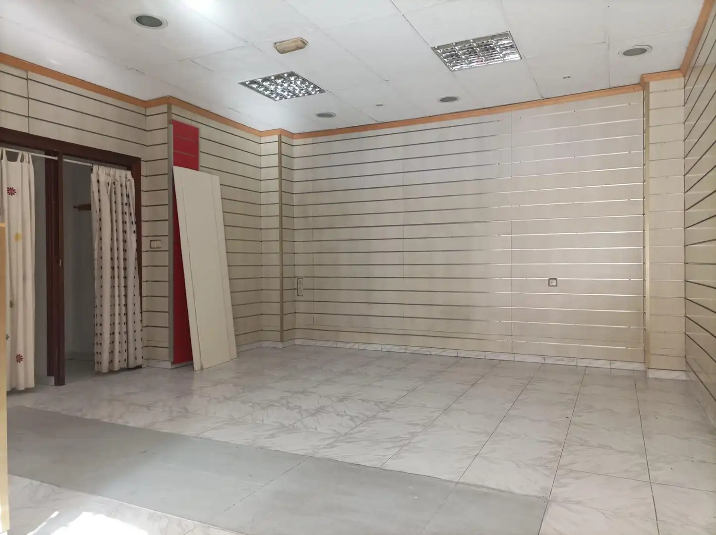 Commercial properties for rent in Granada  with Air Conditioner
