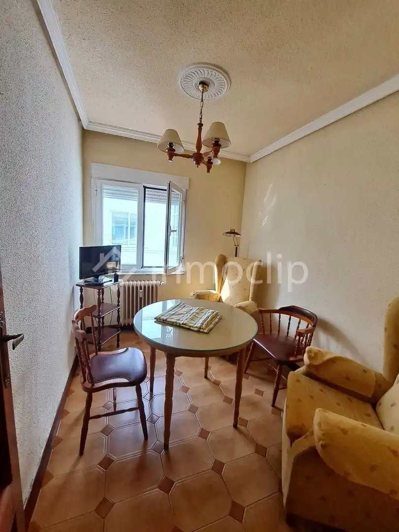 Sala d'estar de Àtic de lloguer en Salamanca amb Calefacció, Terrassa i Moblat