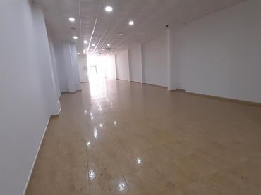 Local comercial de lloguer a La Roda