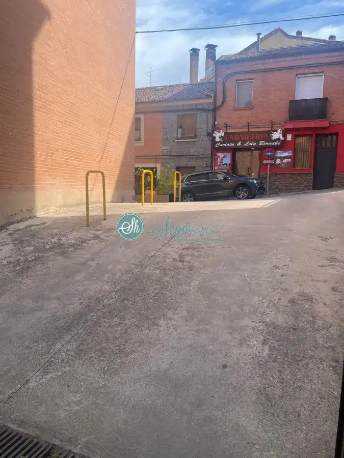 Aparcament de Pis en venda en Segovia amb Calefacció i Terrassa
