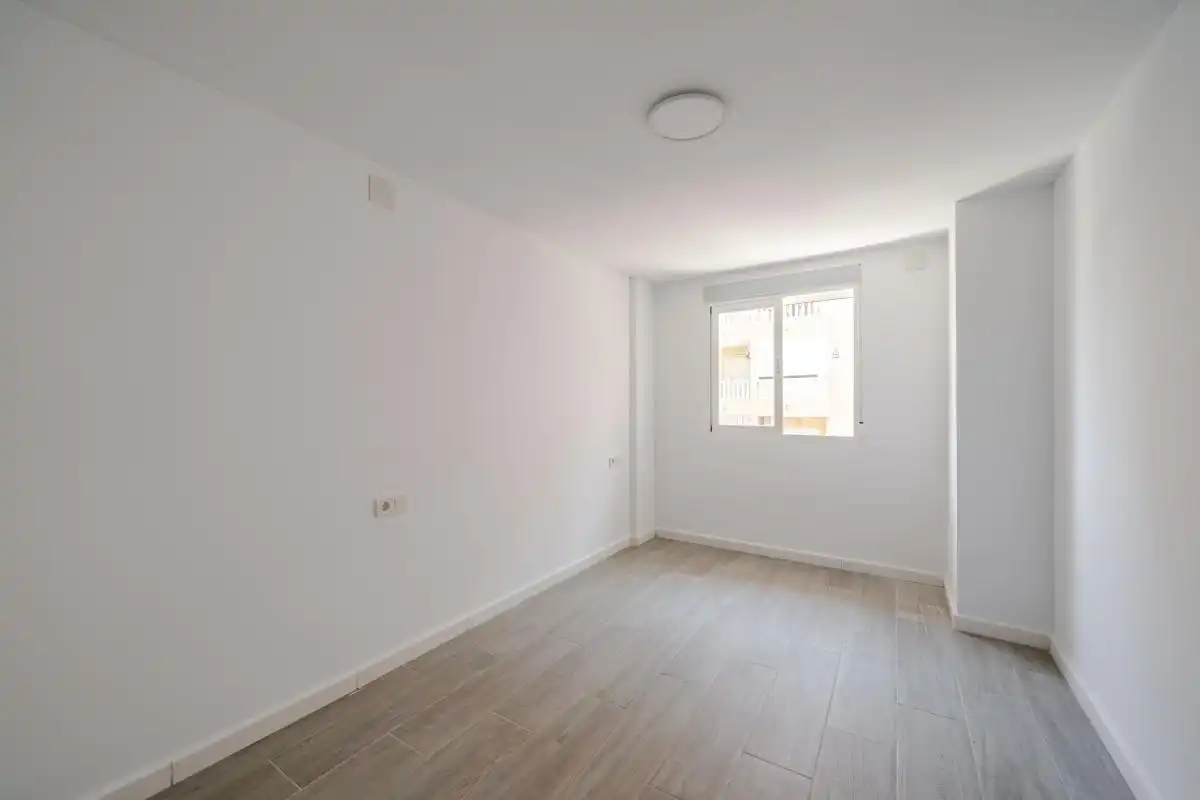 Habitación de Piso en venta en Torrevieja con Calefacción, Terraza y Balcón