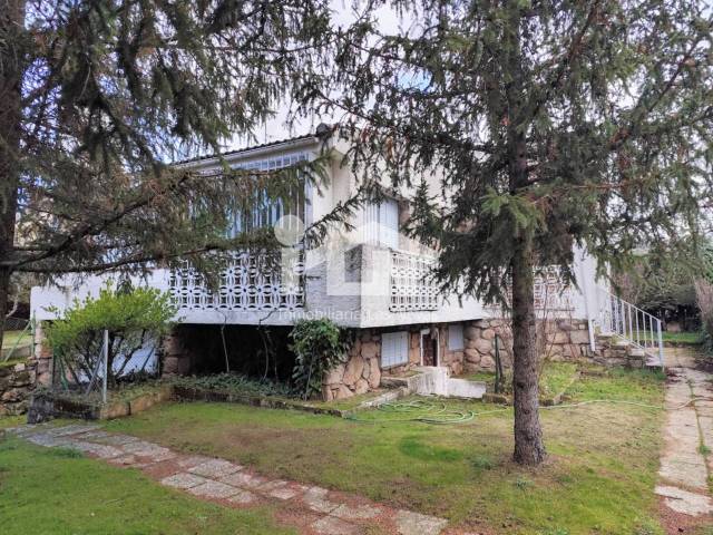 Casa-chalet en Venta en Urbanizacion Chopera en Navalperal de Pinares