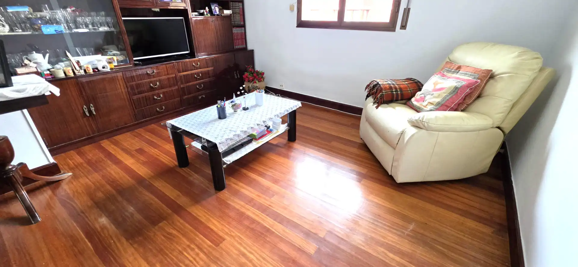 Living room of Flat for sale in Bilbao   with Storage room, Furnished and Oven