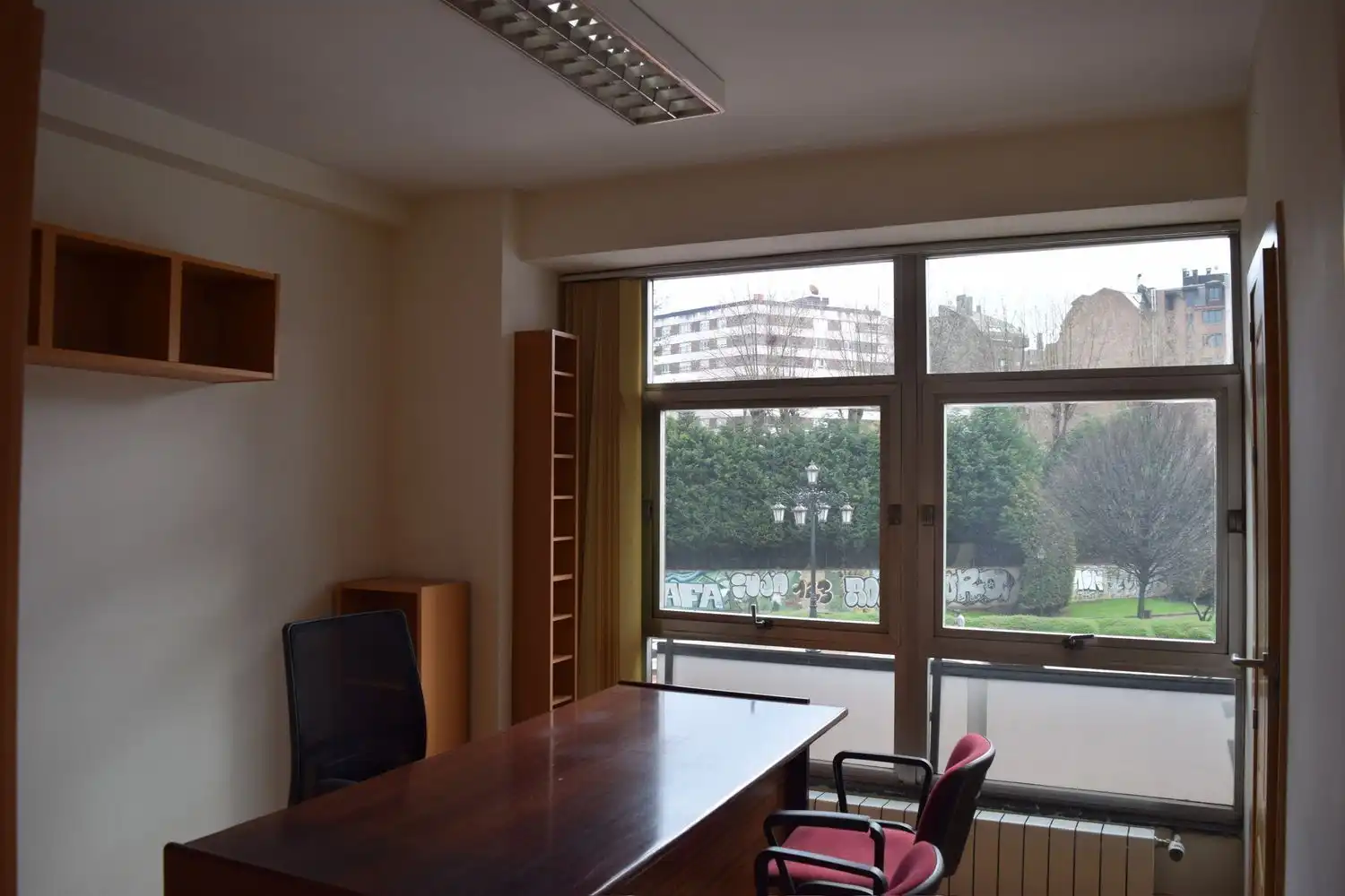 Oficina de alquiler en Oviedo  con Calefacción