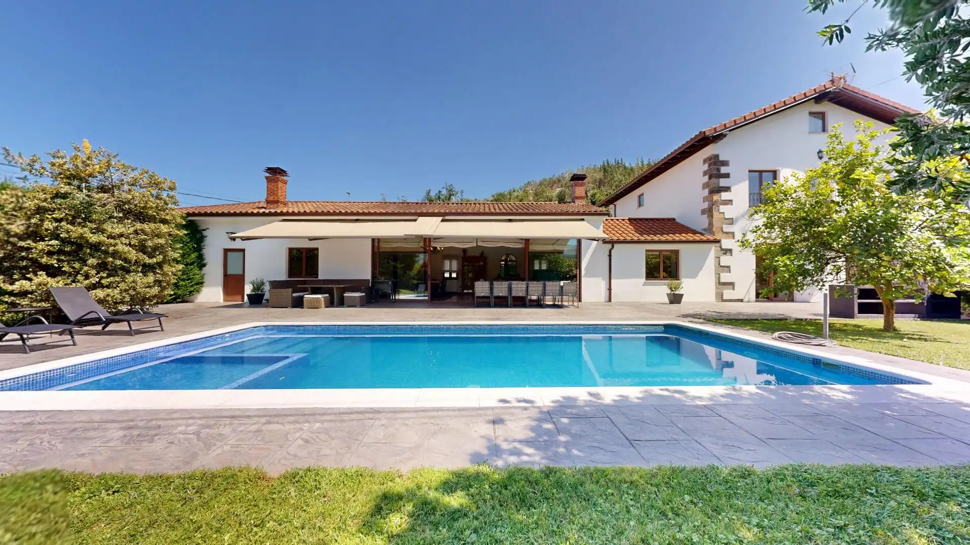 Casa amb terrassa en venda a Calle Av. Alisas, imagen 2