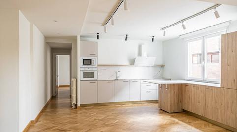 Foto 2 de Piso de alquiler en Calle Alfonso Rodríguez Santamaría, El Viso,  Madrid Capital