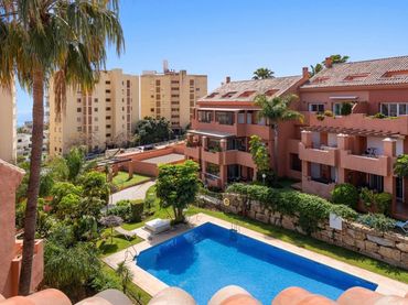 Pis amb piscina en venda a Estepona Pueblo
