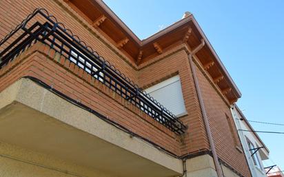 Exterior view of Single-family semi-detached for sale in Tarancón  with Air Conditioner and Balcony