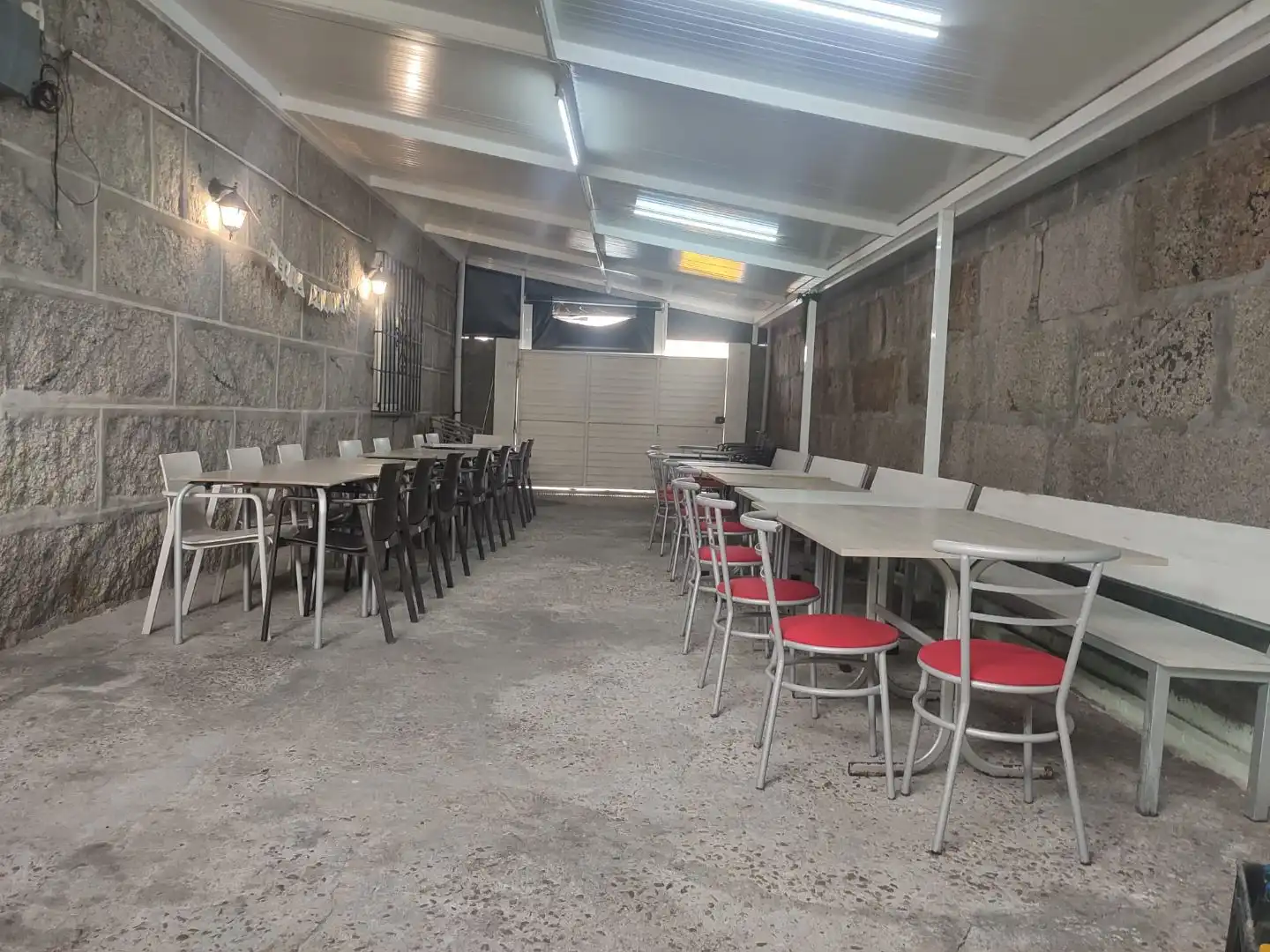 Local de alquiler en Vigo  con Terraza y Amueblado