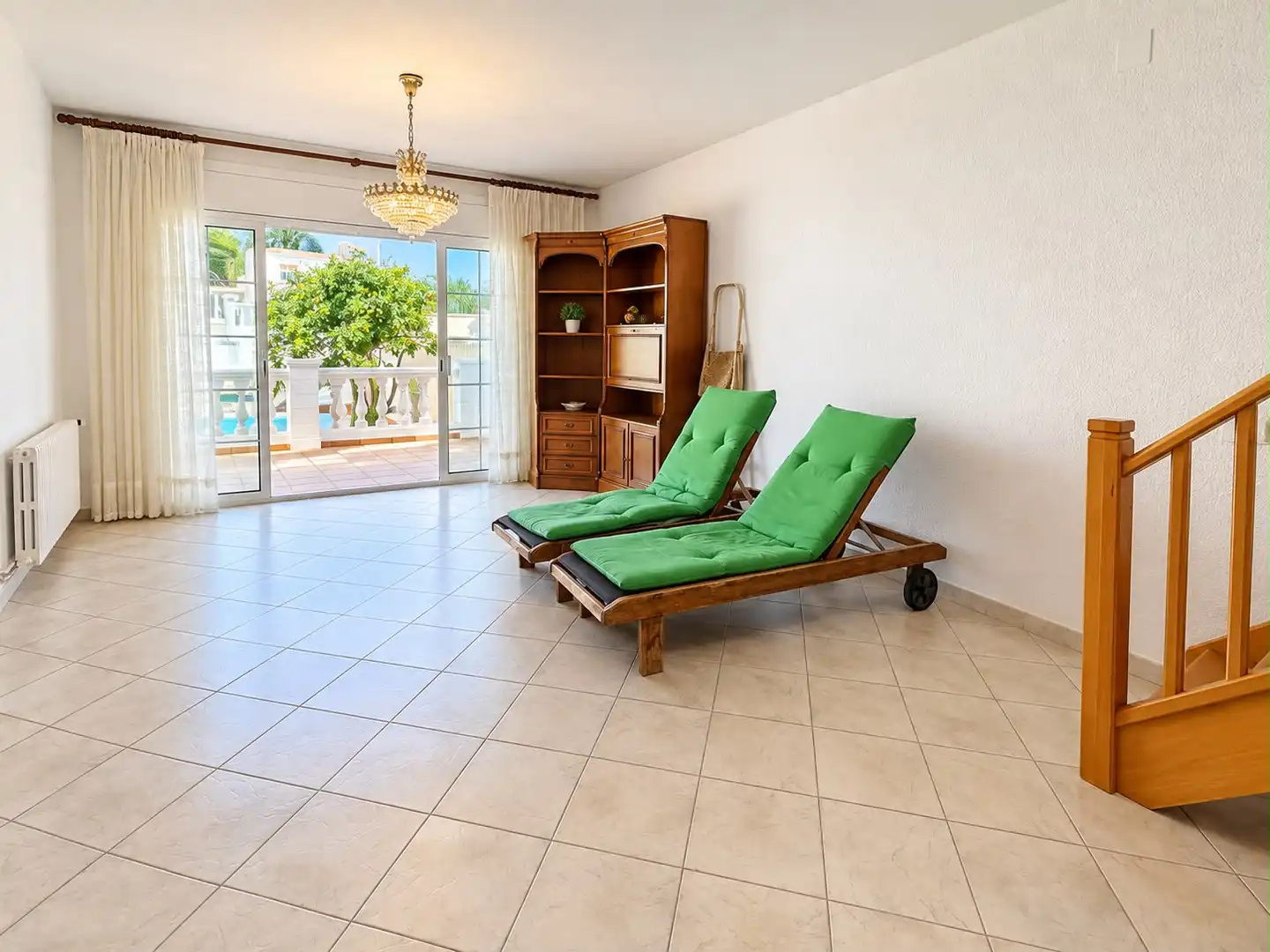 Sala d'estar de Casa adosada en venda en Sant Pere de Ribes amb Calefacció, Terrassa i Piscina
