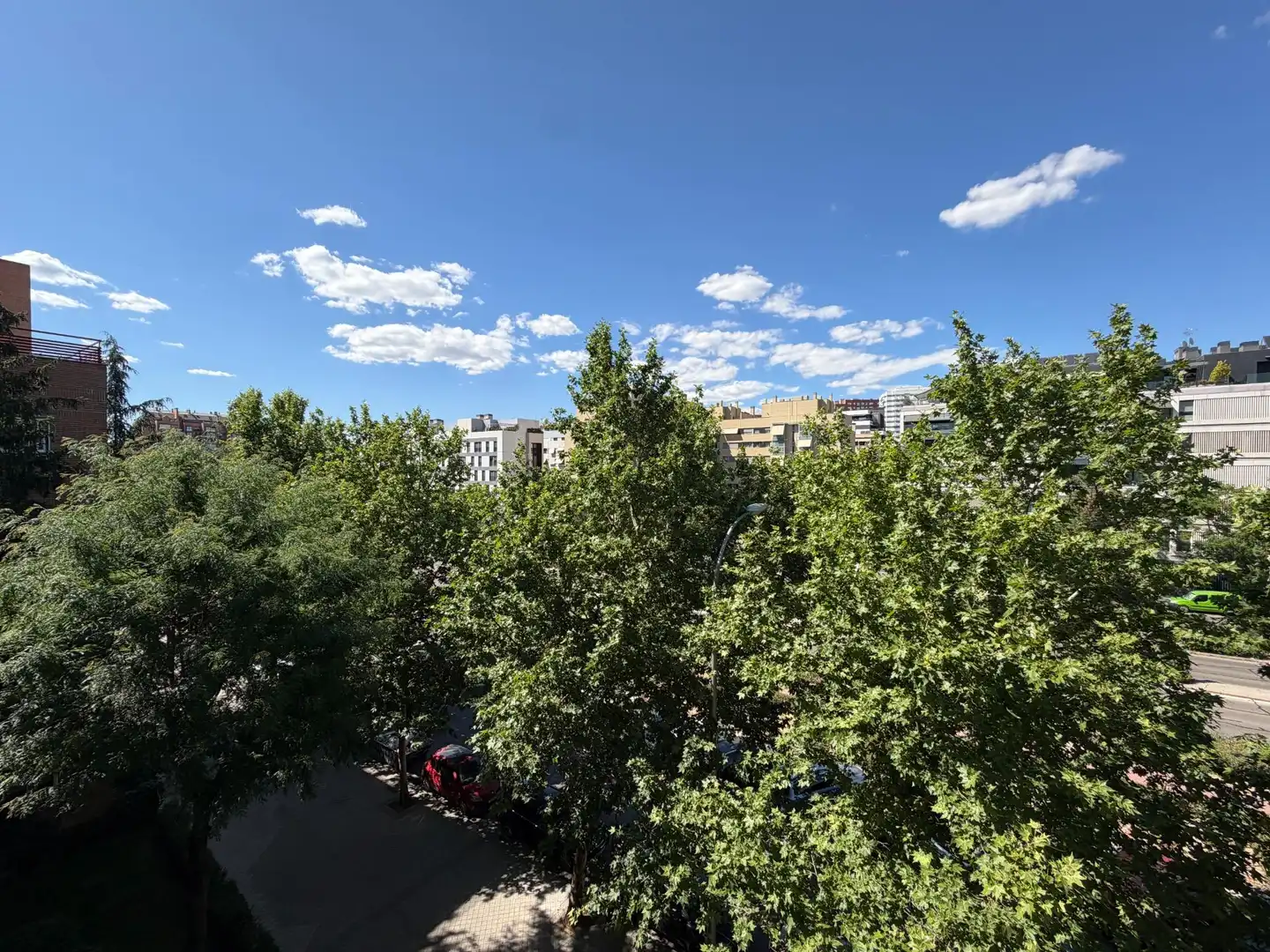 Außenansicht von Wohnung zur Miete in Madrid mit Klimaanlage, Heizung und Parkett