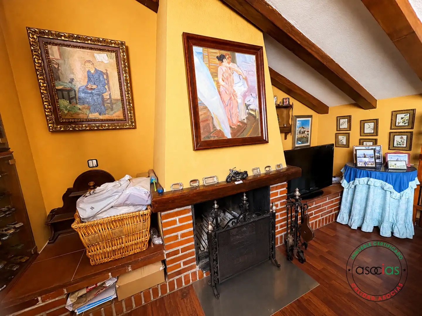 Sala d'estar de Casa adosada en venda en Las Rozas de Madrid amb Aire condicionat, Calefacció i Jardí privat