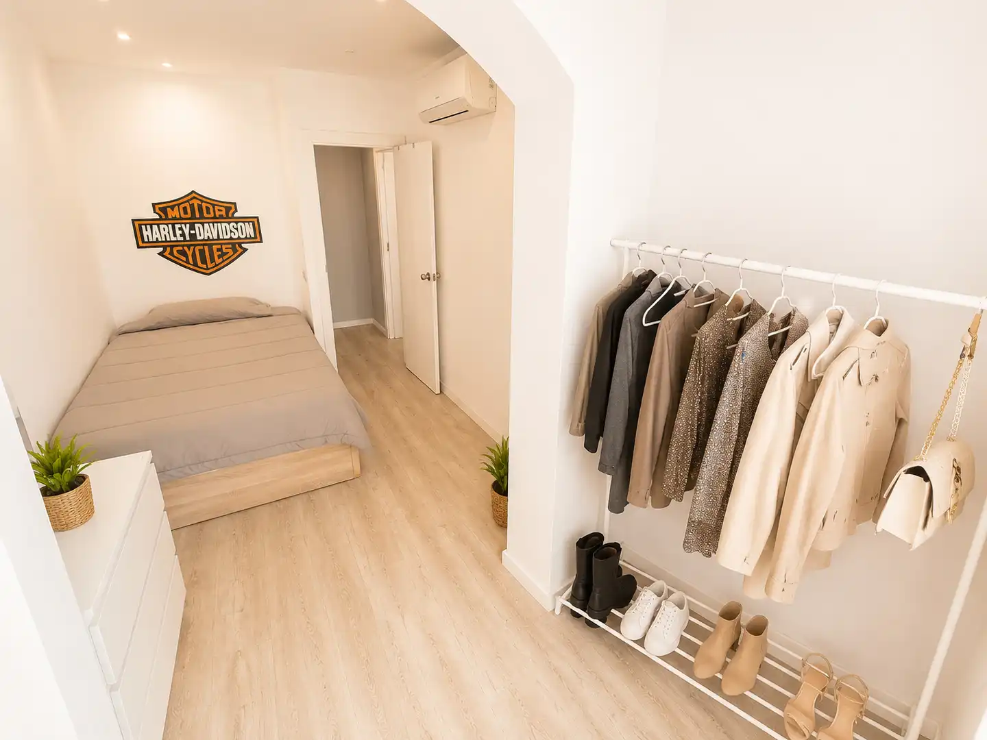 Bedroom of Duplexes for sale in Santa Coloma de Gramenet  with Air Conditioner, Heating and Parquet flooring